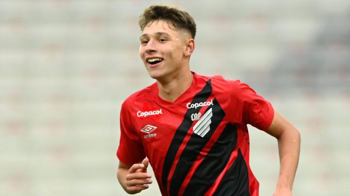 promessa-do-athletico,-com-multa-de-mais-de-r$-350-milhoes,-e-convocada-para-a-selecao-sub-17