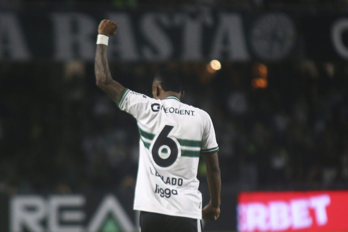 criticado-pela-torcida,-jogador-e-emprestado-pelo-coritiba-a-rival-da-serie-b