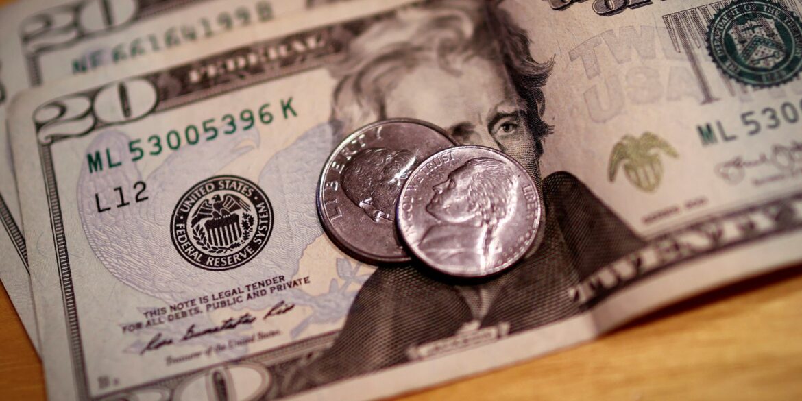 dolar-alcanca-r$-5,50-e-bolsa-cai-2,1%-apos-decisao-de-dino