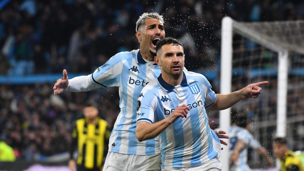 libertadores:-racing-elimina-penarol-e-sera-adversario-do-velez-nas-quartas