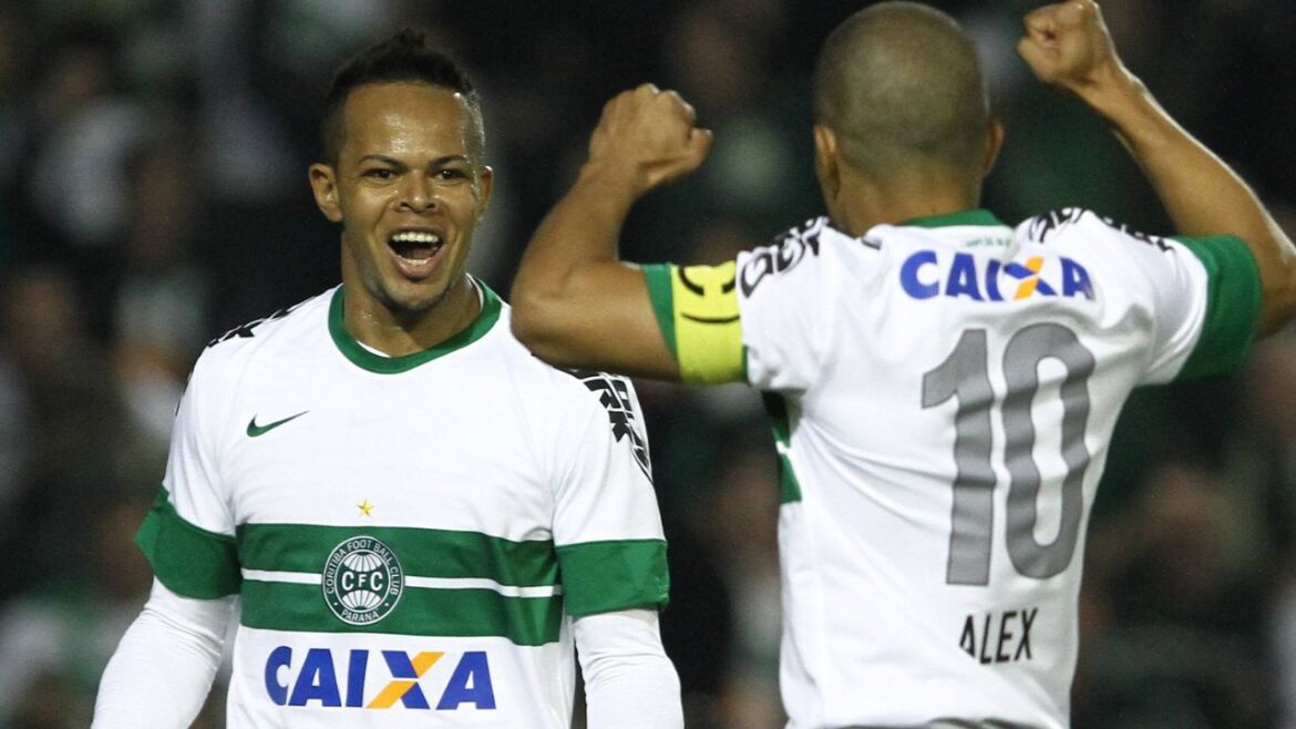 atacante-ex-coritiba-reforca-clube-do-futebol-amador