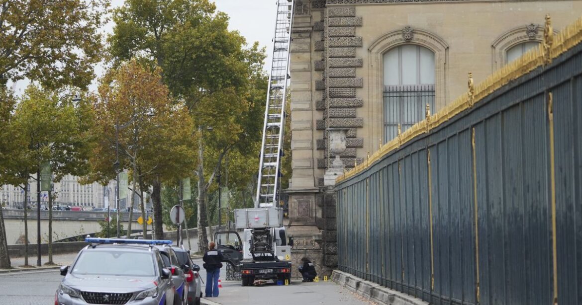 dois-suspeitos-do-roubo-no-louvre-admitem-envolvimento-no-furto-de-joias