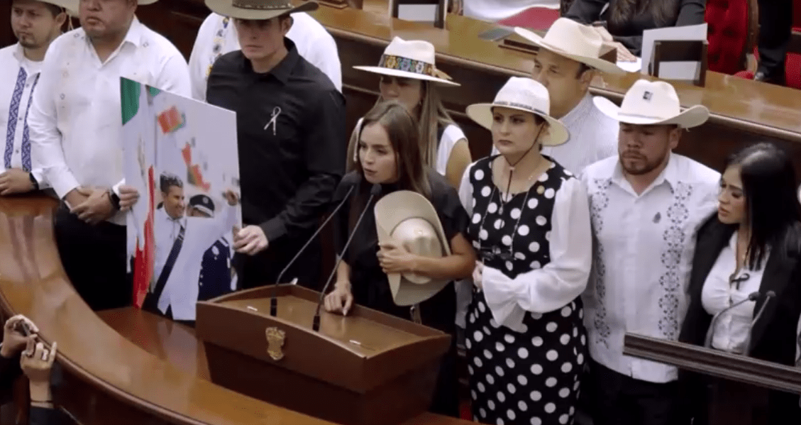 esposa-de-prefeito-assassinado-no-mexico-assume-e-promete-enfrentar-carteis