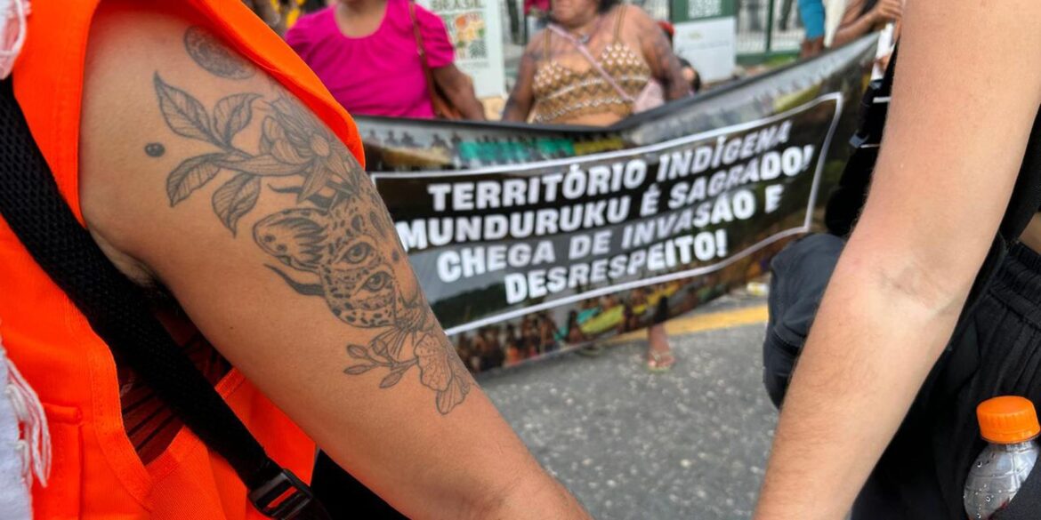 em-protesto-pacifico,-indigenas-munduruku-cobram-participacao-na-cop30