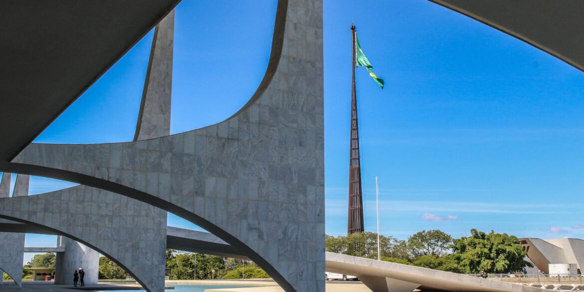 lula-se-reune-com-ministros-e-pede-empenho-para-pec-da-seguranca