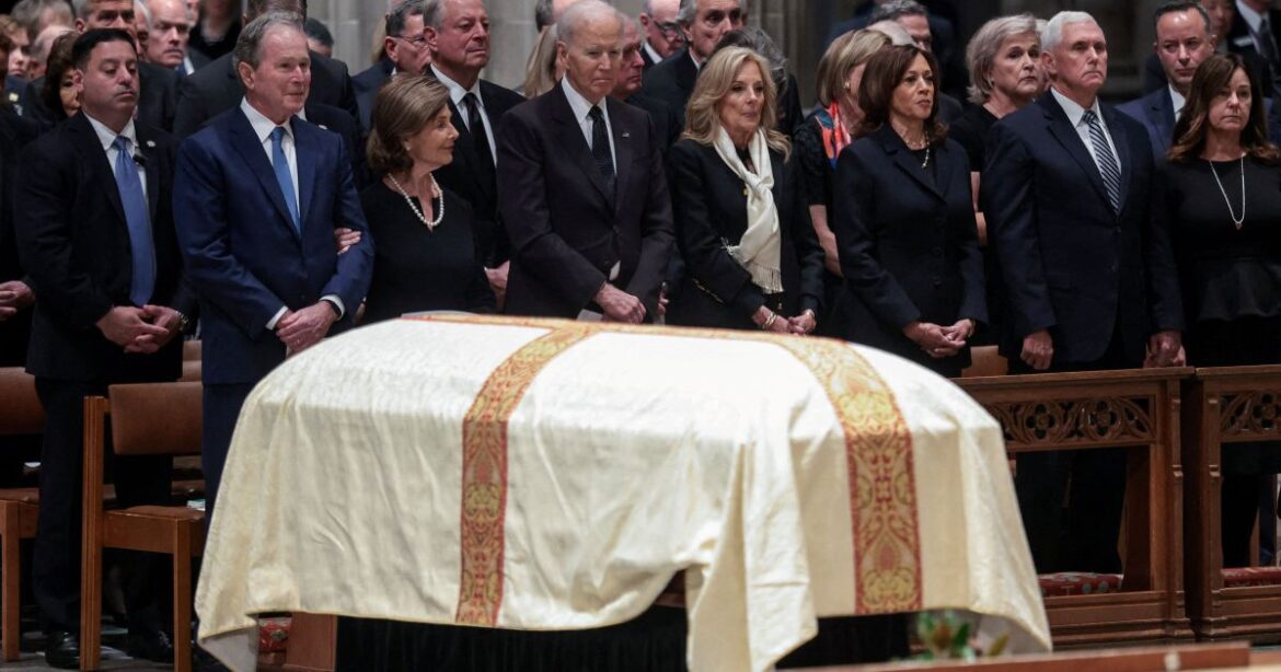 biden-e-bush-comparecem-a-funeral-de-dick-cheney;-trump-fica-de-fora