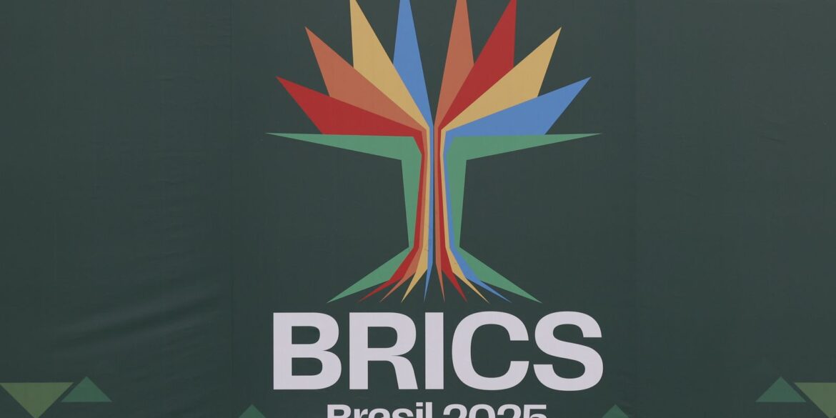 representantes-de-21-paises-participam-da-cupula-popular-do-brics