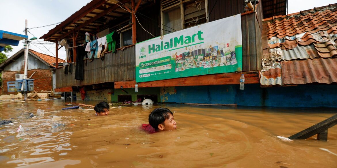 mortes-por-enchentes-na-ilha-de-sumatra-ultrapassam-900