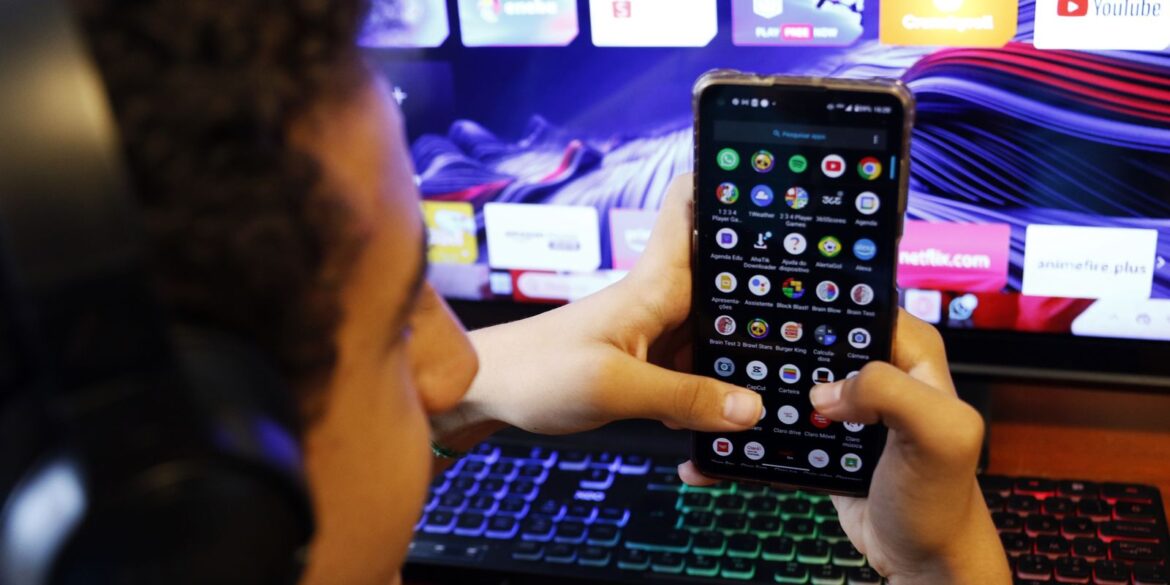 especialistas-elogiam-lei-australiana-que-proibe-redes-a-menores-de-16