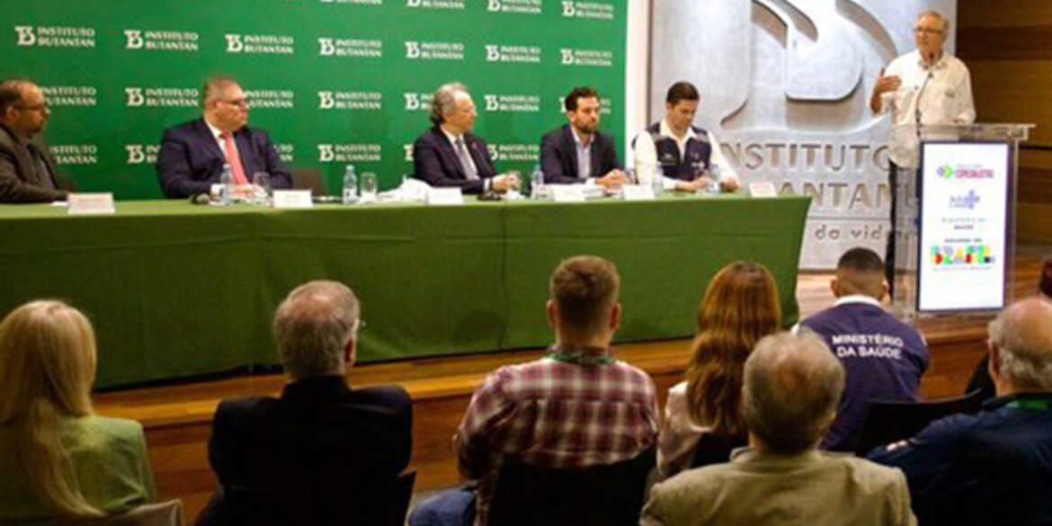 ministro-assina-contrato-para-compra-de-vacina-da-dengue-do-butantan