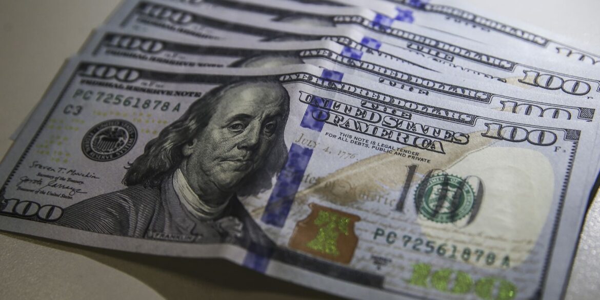 brasil-tem-segunda-maior-saida-de-dolares-da-historia-em-2025