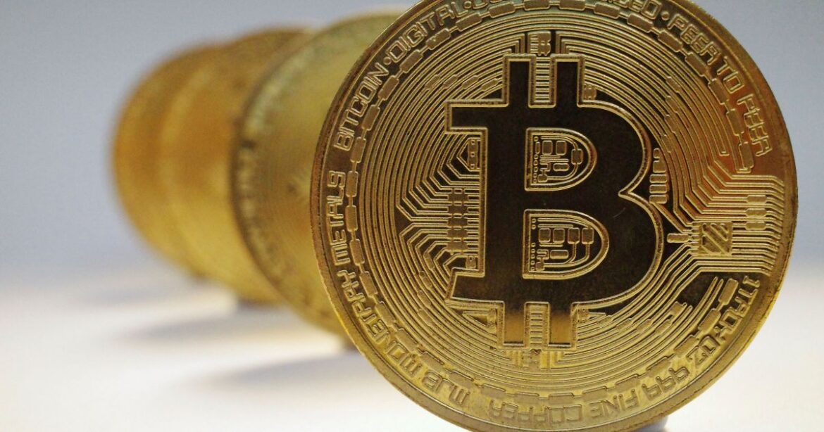 bitcoin-avanca,-impulsionado-por-temores-pela-independencia-do-fed