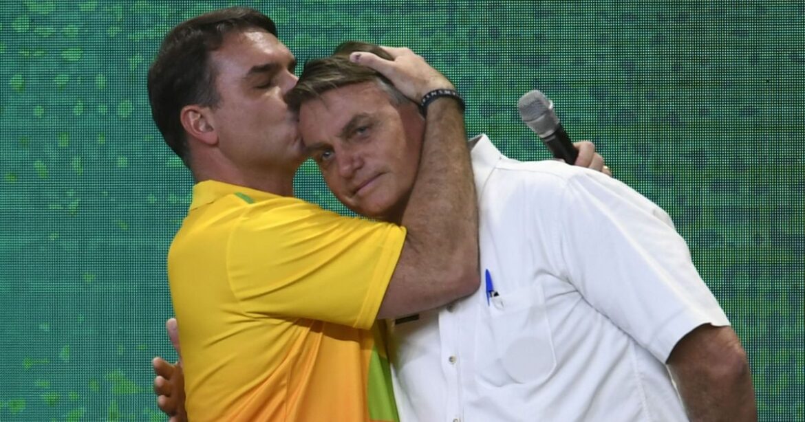 espero-que-em-breve-bolsonaro-seja-transferido-para-casa,-diz-flavio