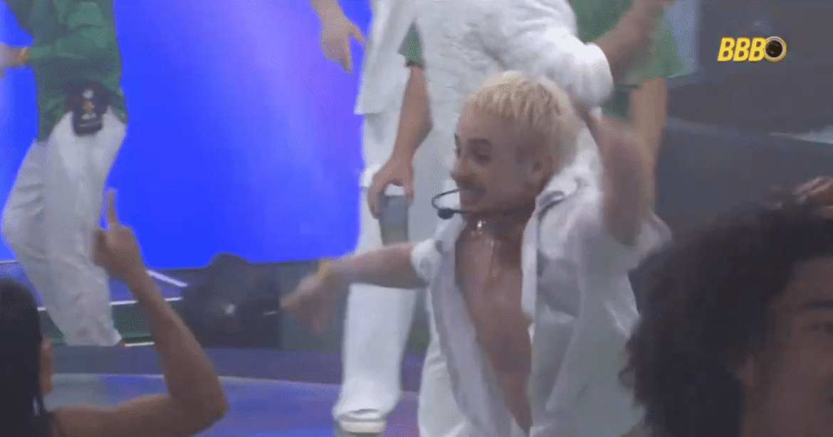 bbb-26:-juliano-floss-se-emociona-ao-ouvir-musica-de-marina-sena-em-show