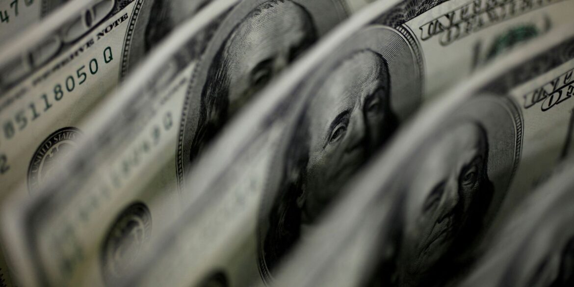 dolar-sobe-para-r$-5,24-apos-indicacao-de-trump-ao-bc-dos-eua