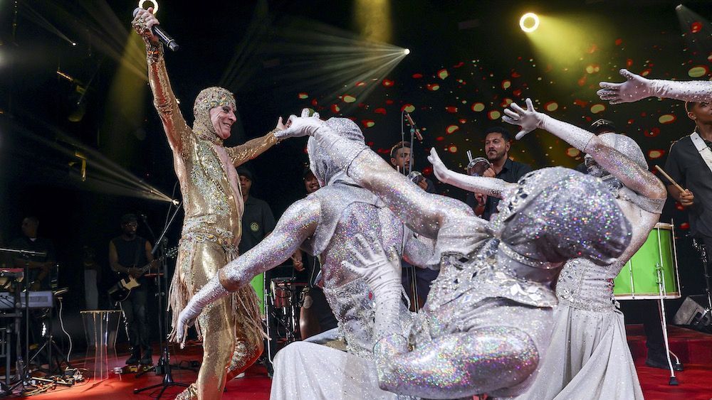 ney-matogrosso,-iza-e-bateria-da-imperatriz-fazem-show-previo-de-carnaval