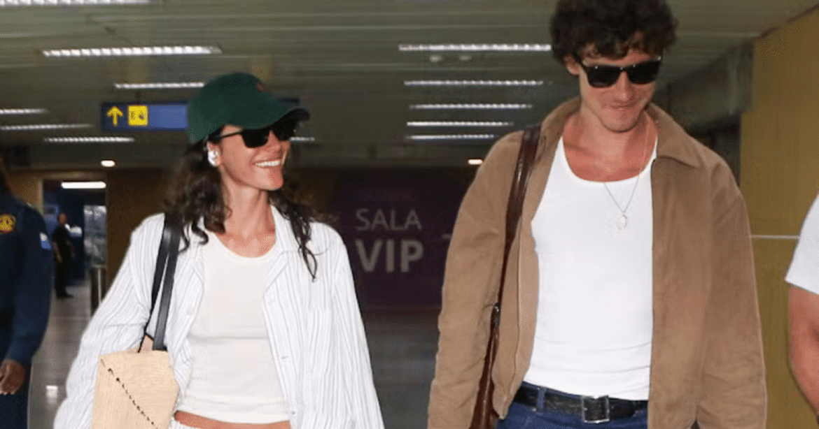 bruna-marquezine-e-shawn-mendes-desembarcam-em-salvador-para-o-carnaval