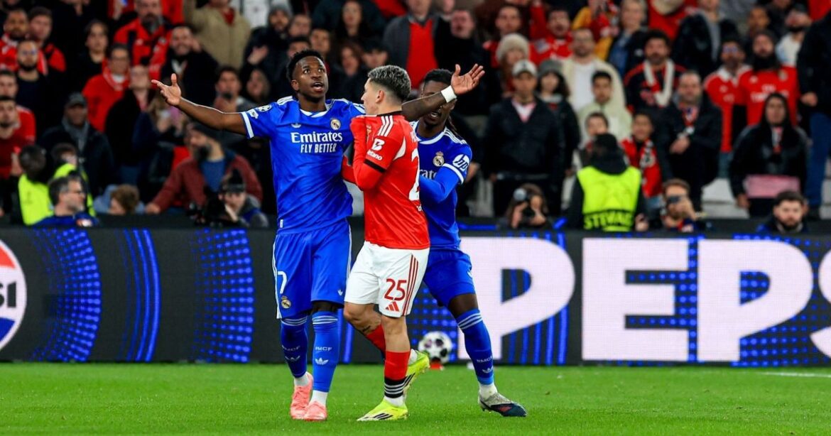 acusado-de-racismo-por-vini-jr.,-meia-do-benfica-e-ovacionado-pela-torcida