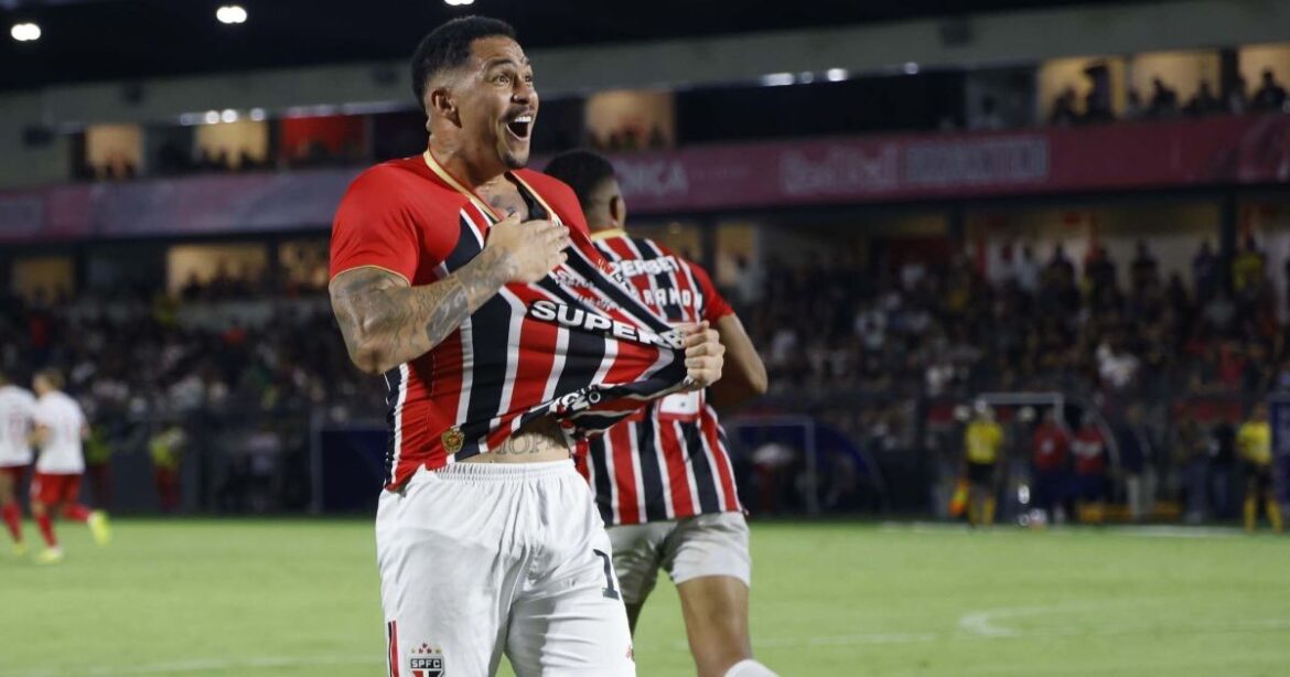 com-emocao,-sao-paulo-bate-o-bragantino-por-2-a-1-e-vai-a-semi-do-paulistao