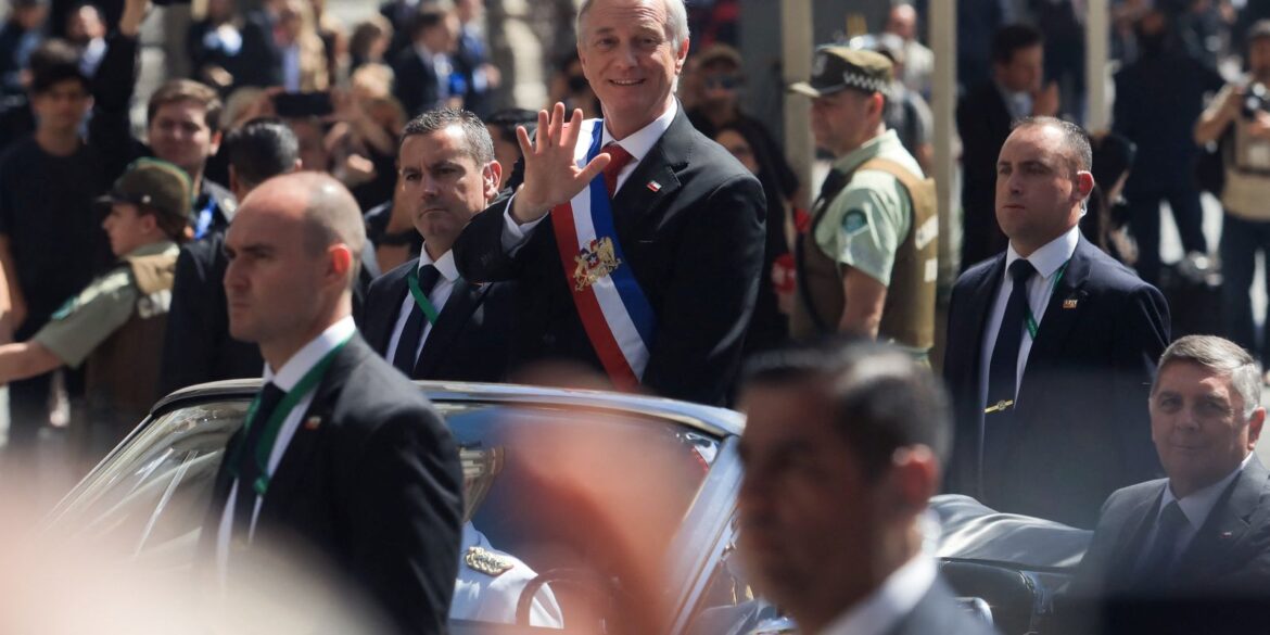 kast-assina-decretos-para-criar-muros-anti-imigracao-no-chile