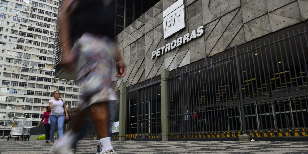 petrobras-diz-que-esta-entregando-todo-o-combustivel-produzido