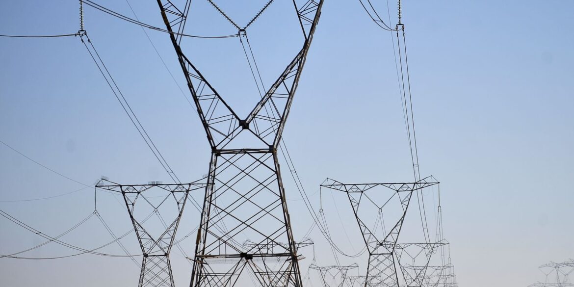 aneel-leiloa-cinco-lotes-de-linhas-de-transmissao-de-energia