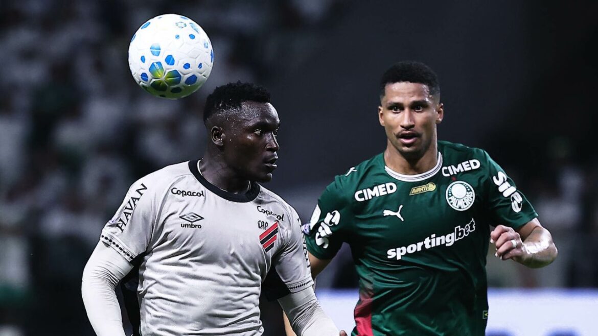 athletico-e-prejudicado-pela-arbitragem-em-reves-para-o-lider-palmeiras