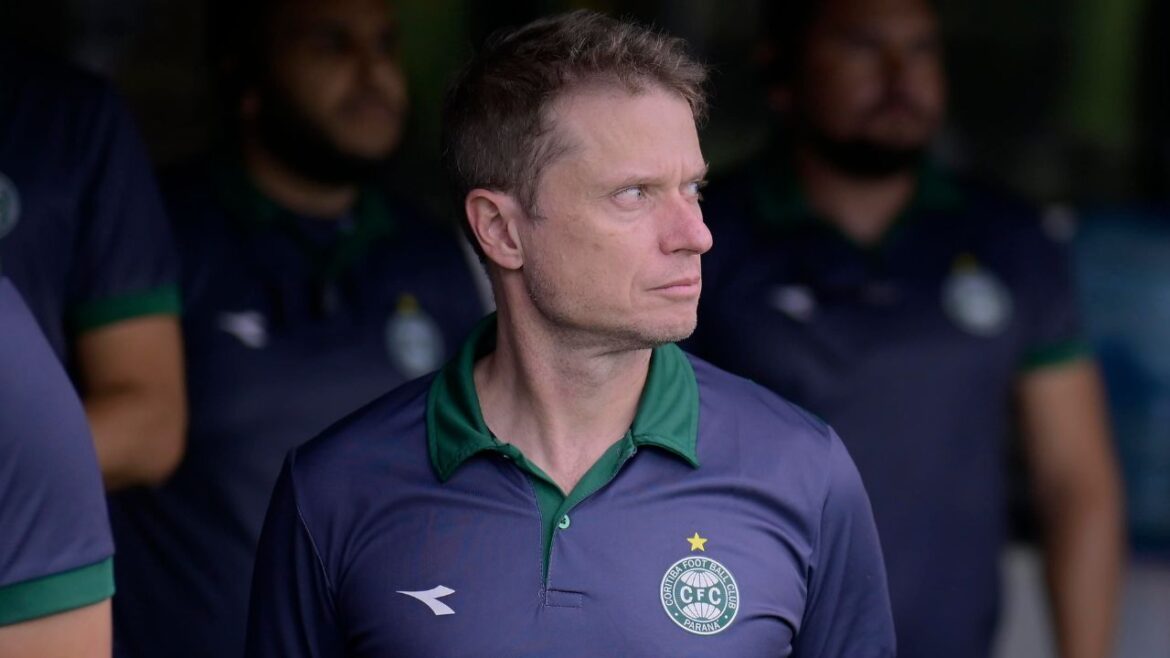 seabra-ganha-problemas-e-pode-ter-desfalques-no-coritiba