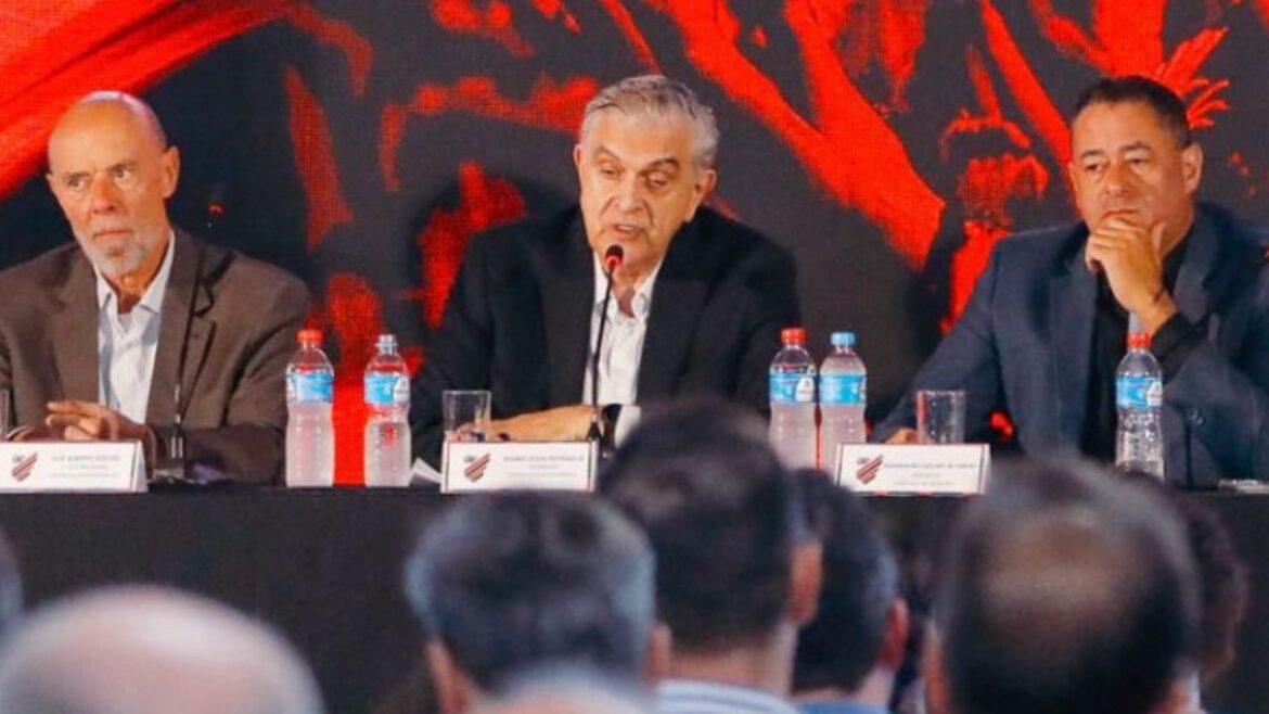 saf,-reforcos-e-proposta-por-viveros:-o-que-petraglia-revelou-na-reuniao-do-athletico