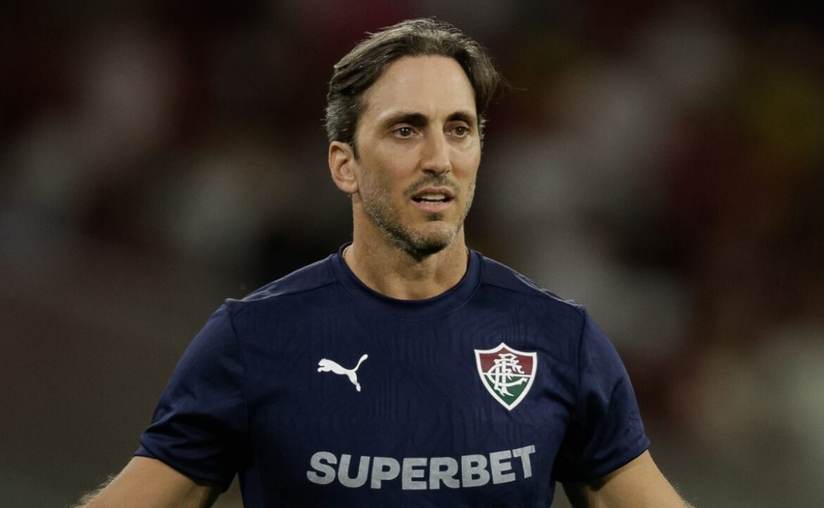 gramado-de-estadio-do-operario-revolta-tecnico-do-fluminense:-“impossivel-de-jogar”