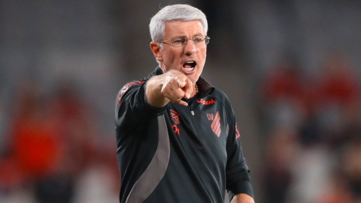 odair-revela-receio-com-torcida-do-athletico:-“cobrancas-excessivas”