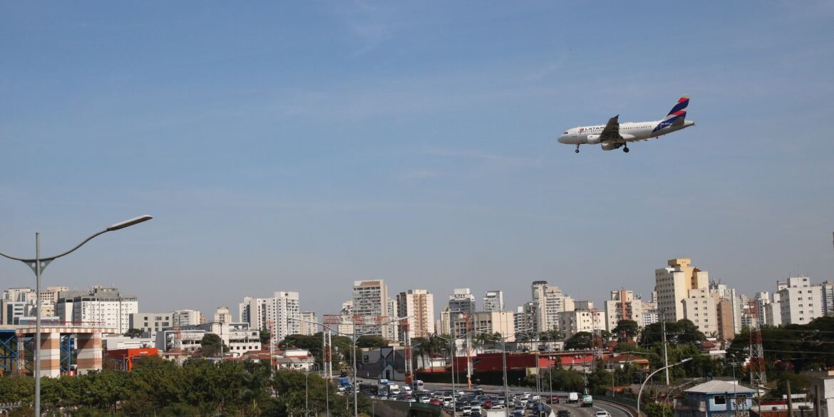 empresas-aereas-terao-linha-de-credito-para-enfrentar-alta-de-custos