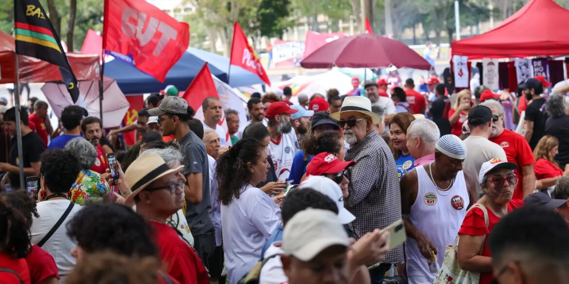 sindicatos-realizam-ato-pelo-direito-ao-descanso-e-fim-da-escala-6×1