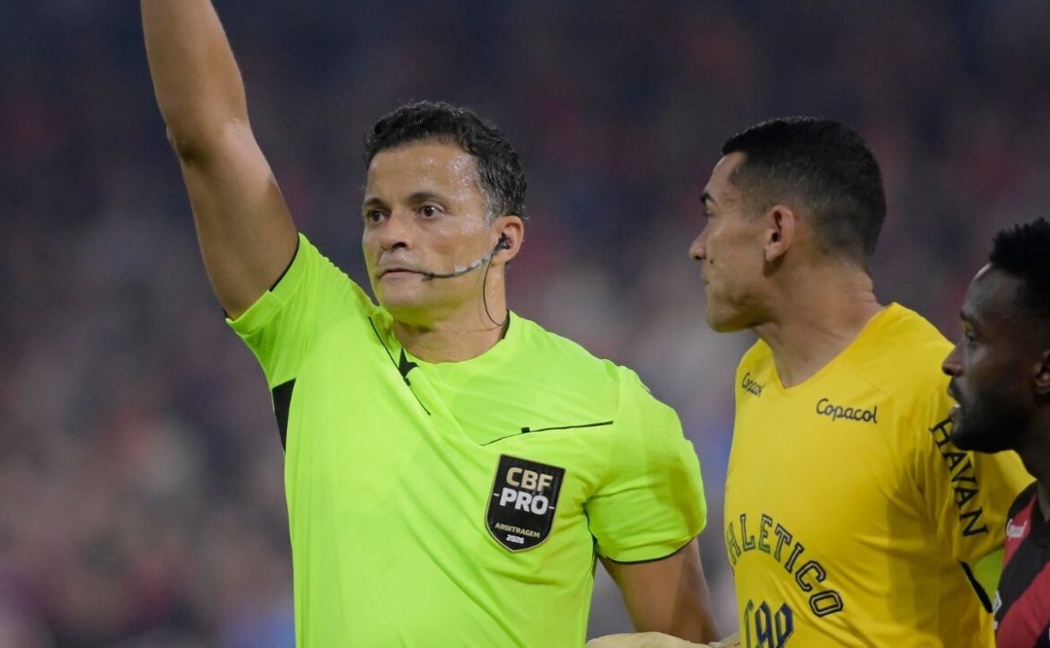 audio-do-var-expoe-polemica-em-expulsao-no-athletico