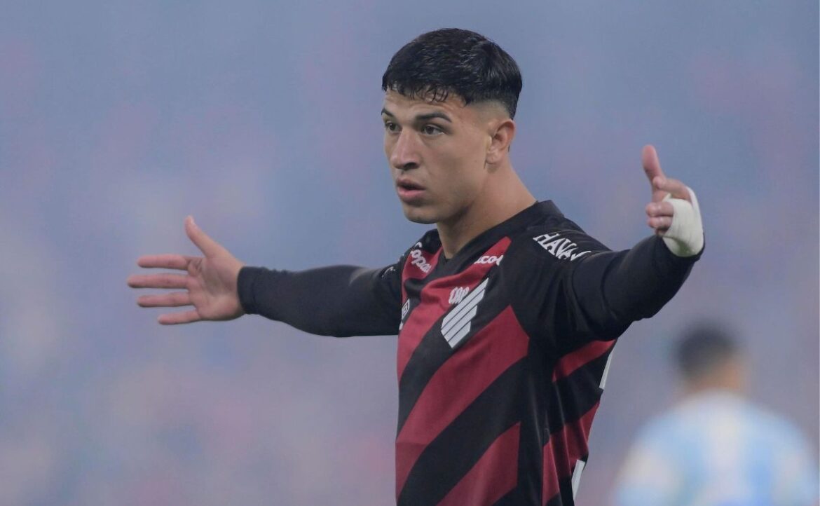 expulsao-de-esquivel-escancara-fragilidades-do-athletico-contra-o-gremio