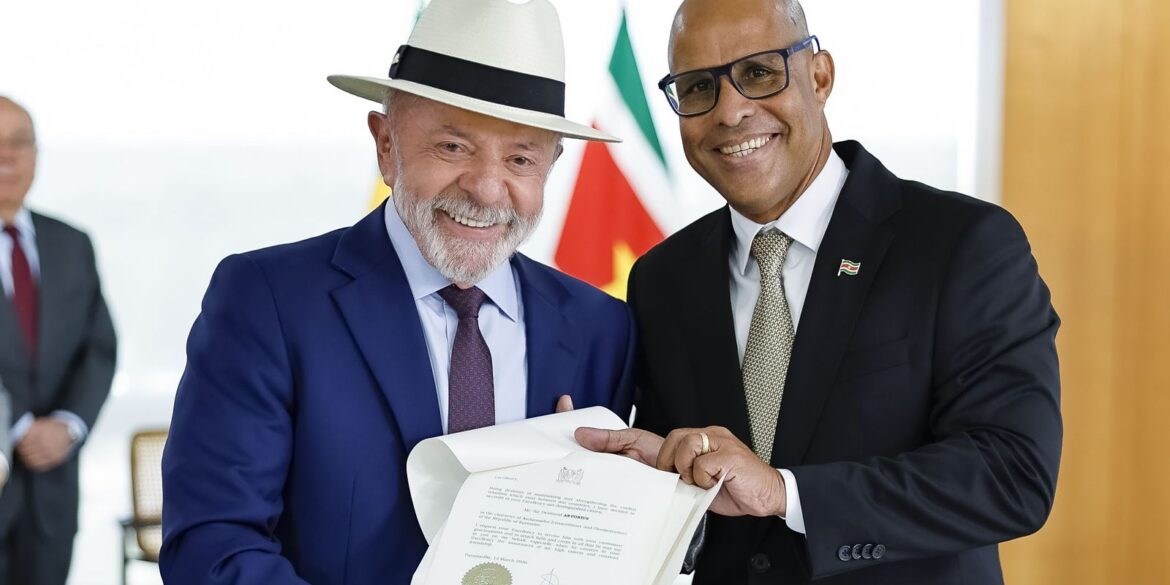 lula-recebe-credenciais-de-sete-novos-embaixadores