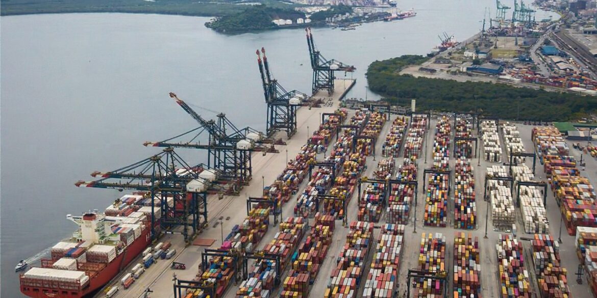 balanca-comercial-tem-superavit-recorde-para-meses-de-abril