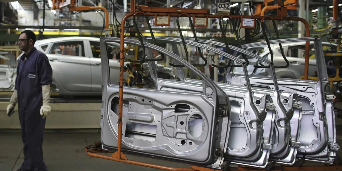 industria-nacional-varia-0,1%-em-marco-e-acumula-alta-de-3,1%-em-2026