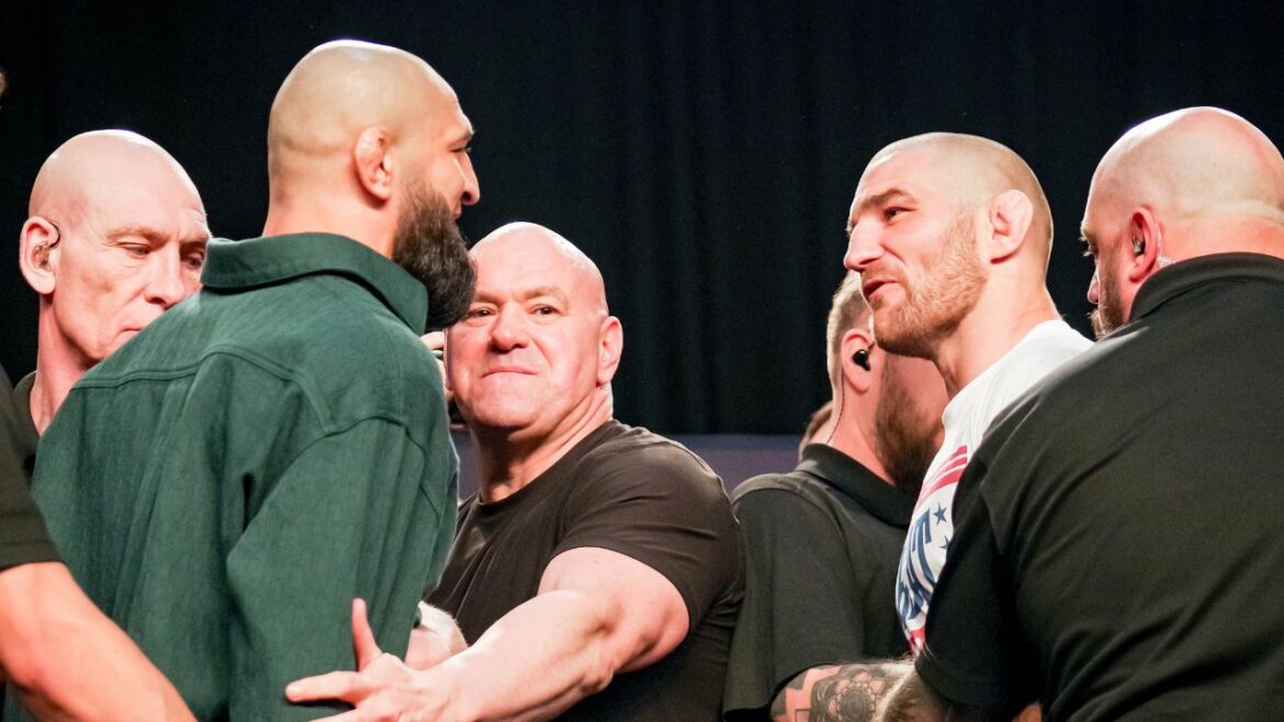 ufc-328:-chimaev-e-strickland-se-estranham-e-quase-fazem-luta-antes-da-hora