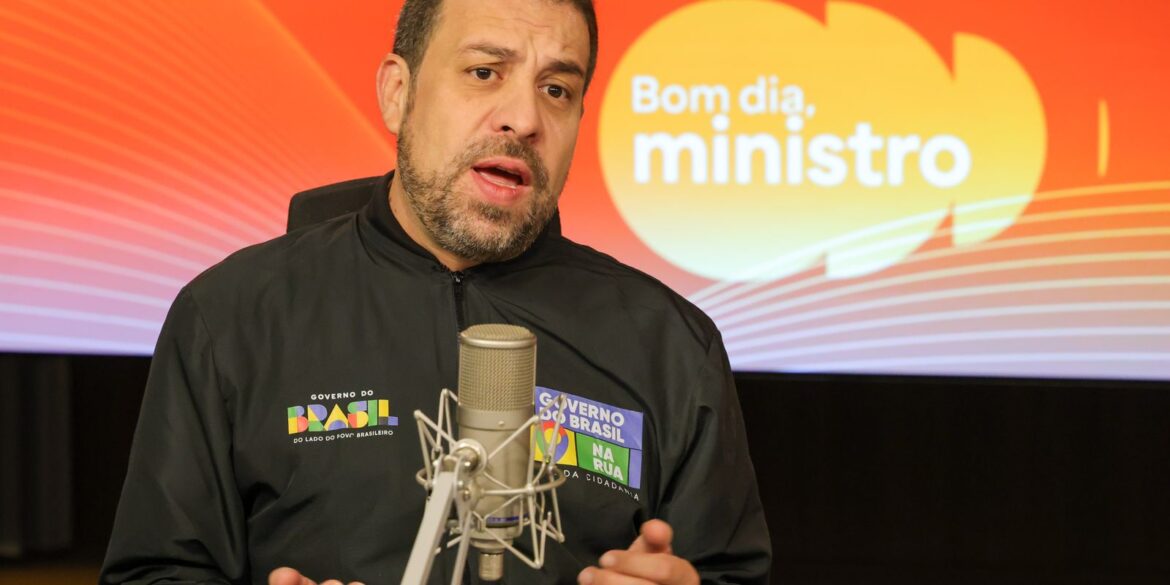 com-juros-altos,-dividas-aumentam-e-exigem-mais-desenrola,-diz-boulos