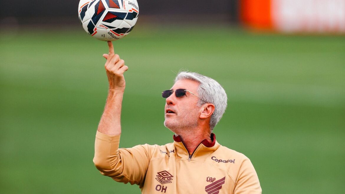 “dedo-na-ferida”:-odair-revela-conversa-com-promessa-que-errou-na-estreia-pelo-athletico