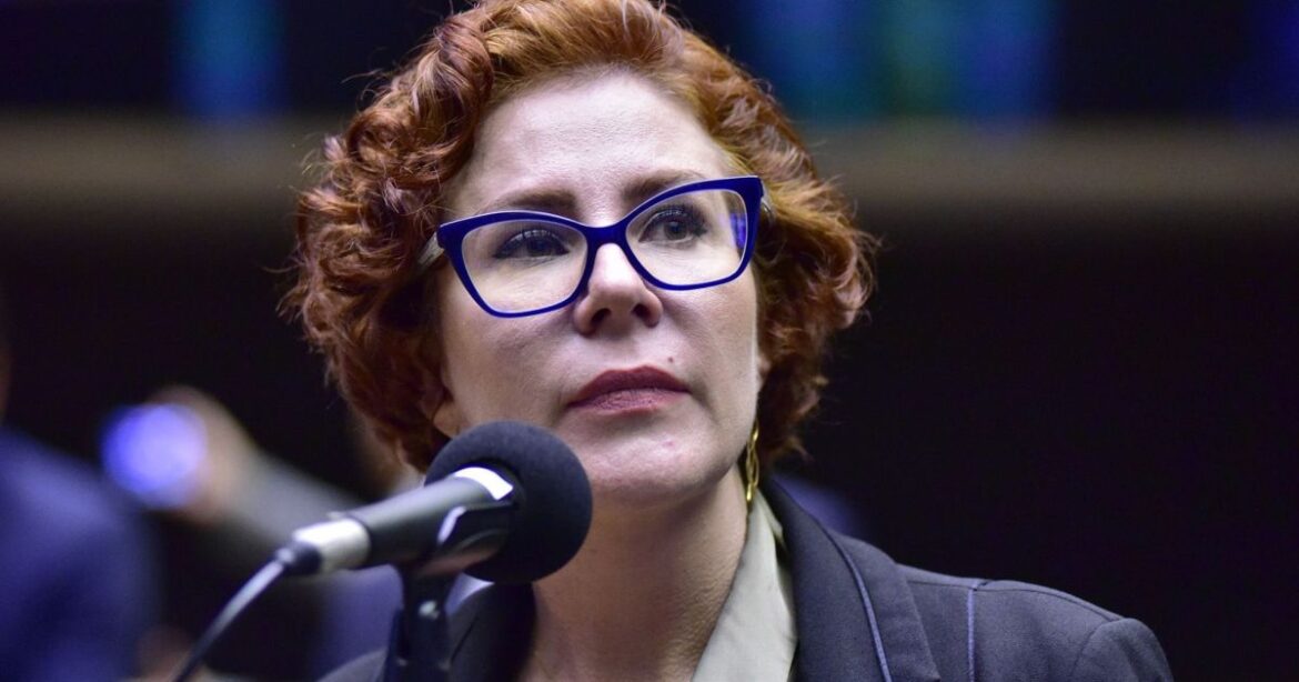 apos-soltura-de-zambelli,-especialista-avalia-comparacao-com-caso-battisti