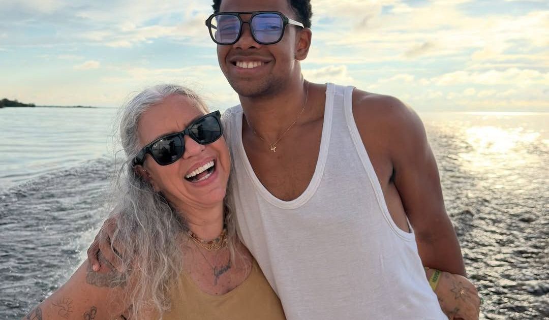 astrid-fontenelle-repudia-termo-“adotado”-e-comenta-em-video-do-filho