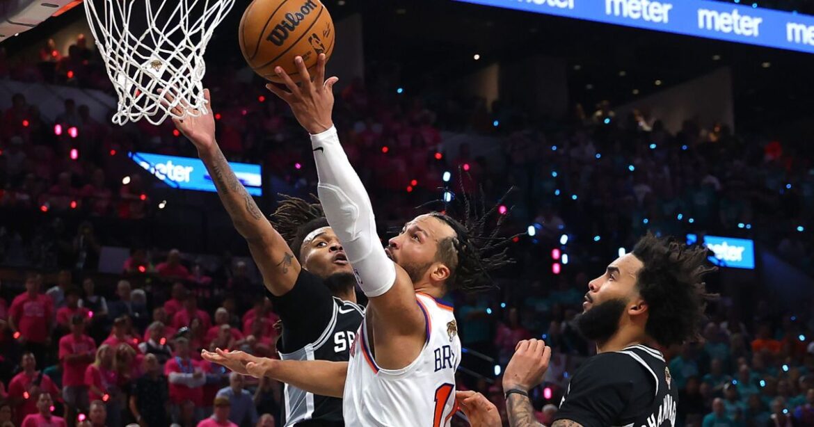 brunson-brilha,-knicks-vence-spurs-e-abre-vantagem-nas-finais-da-nba