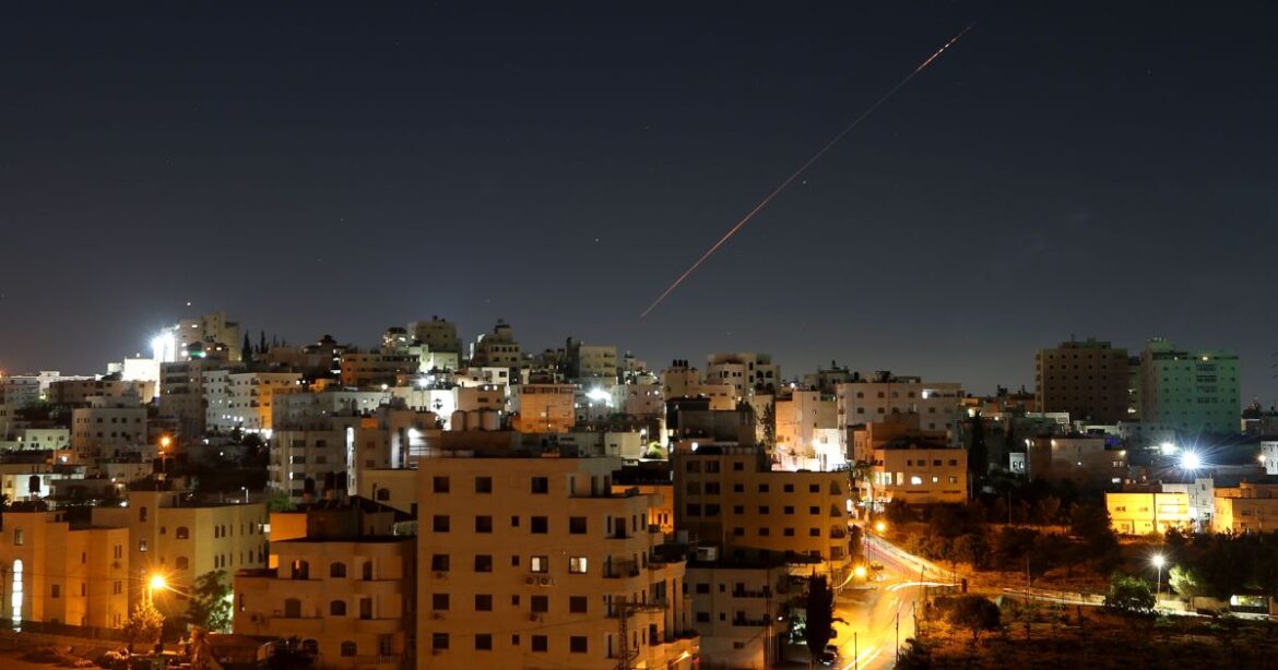 israel-diz-ter-identificado-ataque-vindo-do-iemen;-sirenes-soam-em-tel-aviv