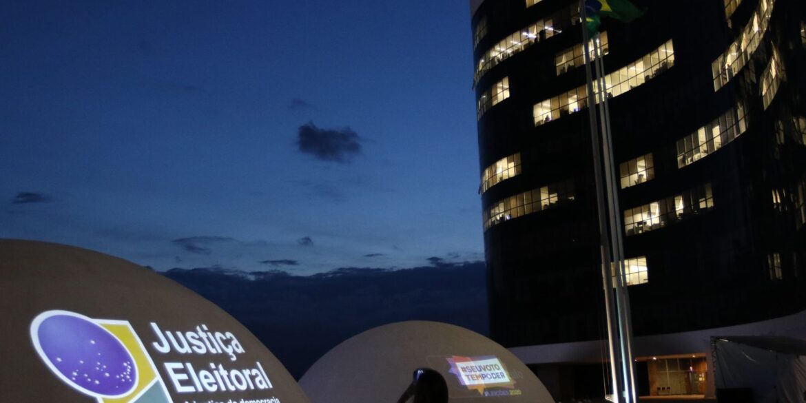 tse-adia-decisao-sobre-suspensao-de-pesquisa-de-voto-para-presidente