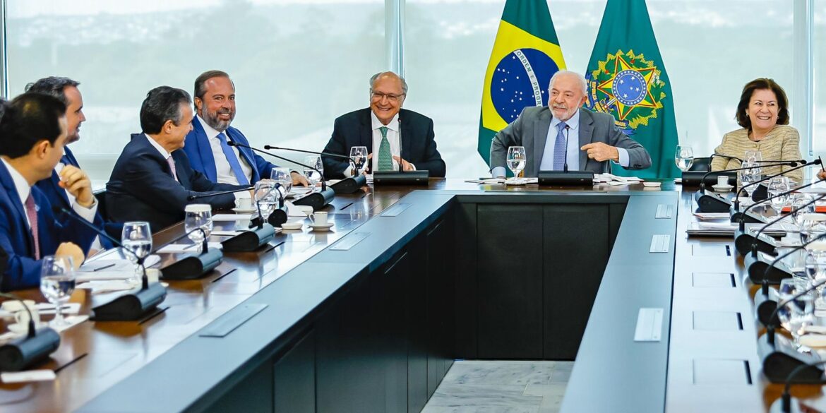 governo-preve-aumento-de-etanol-na-gasolina-de-30%-para-ate-32%