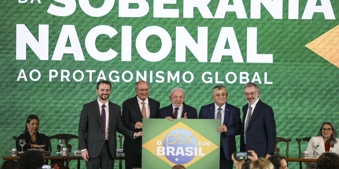 “brasil-nao-abaixa-a-cabeca”,-diz-durigan-ao-defender-soberania-e-pix