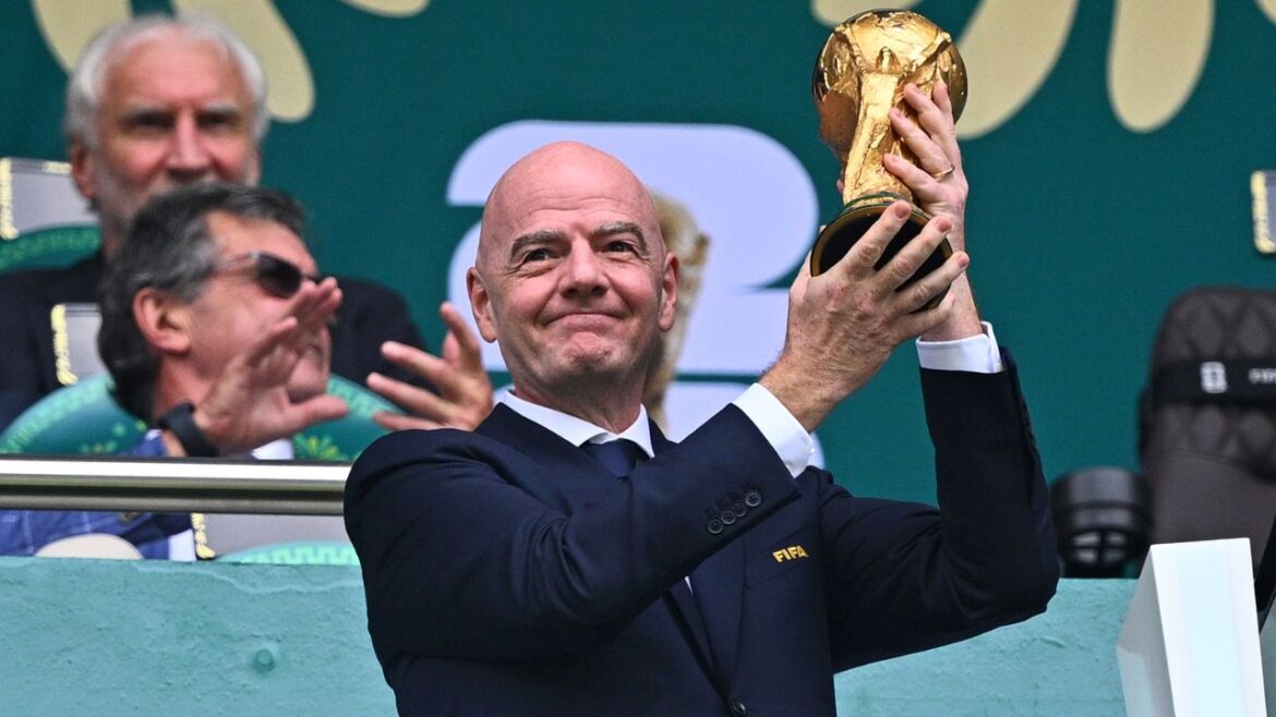 saiba-o-salario-astronomico-de-gianni-infantino,-presidente-da-fifa