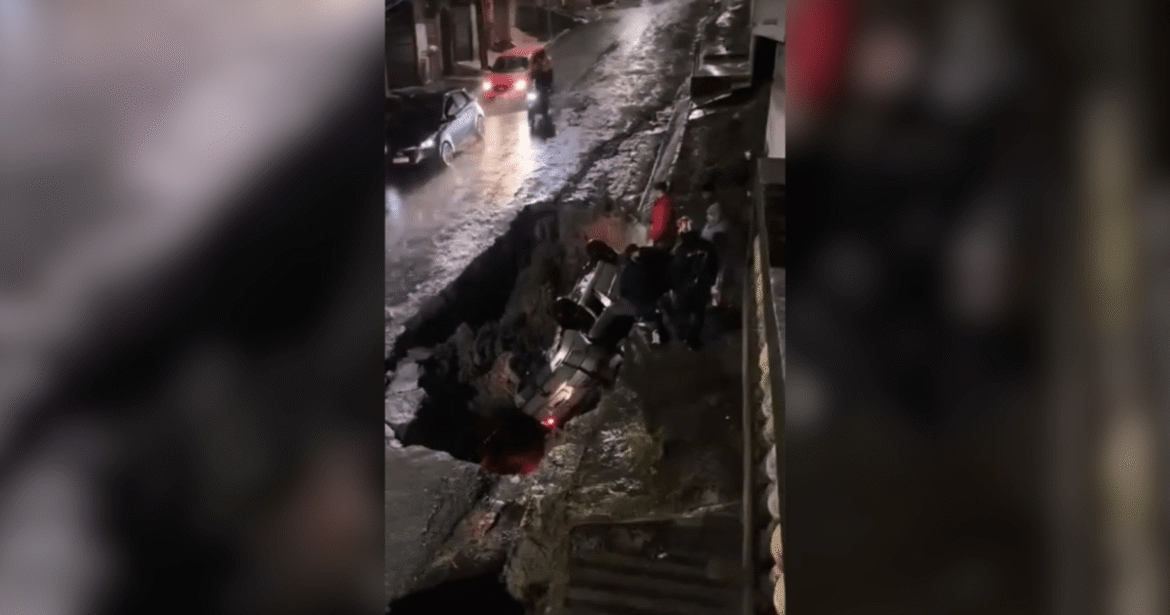 video:-carro-cai-dentro-de-cratera-aberta-em-rua-do-abc-paulista